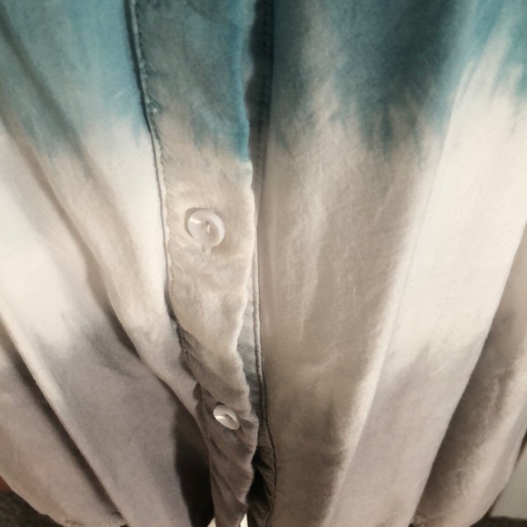 Button up Shirt - Picture 2 of 4